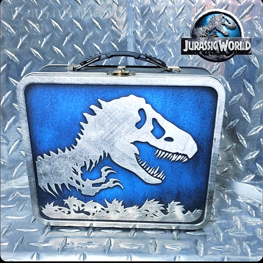 2FOR$40 Jurassic world lunch tin